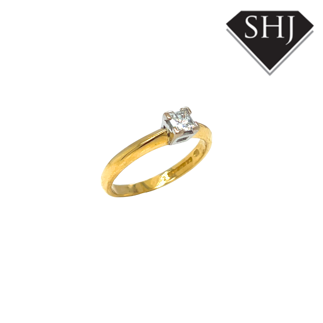 18ct Yellow/White Gold Princess Cut Diamond Ring