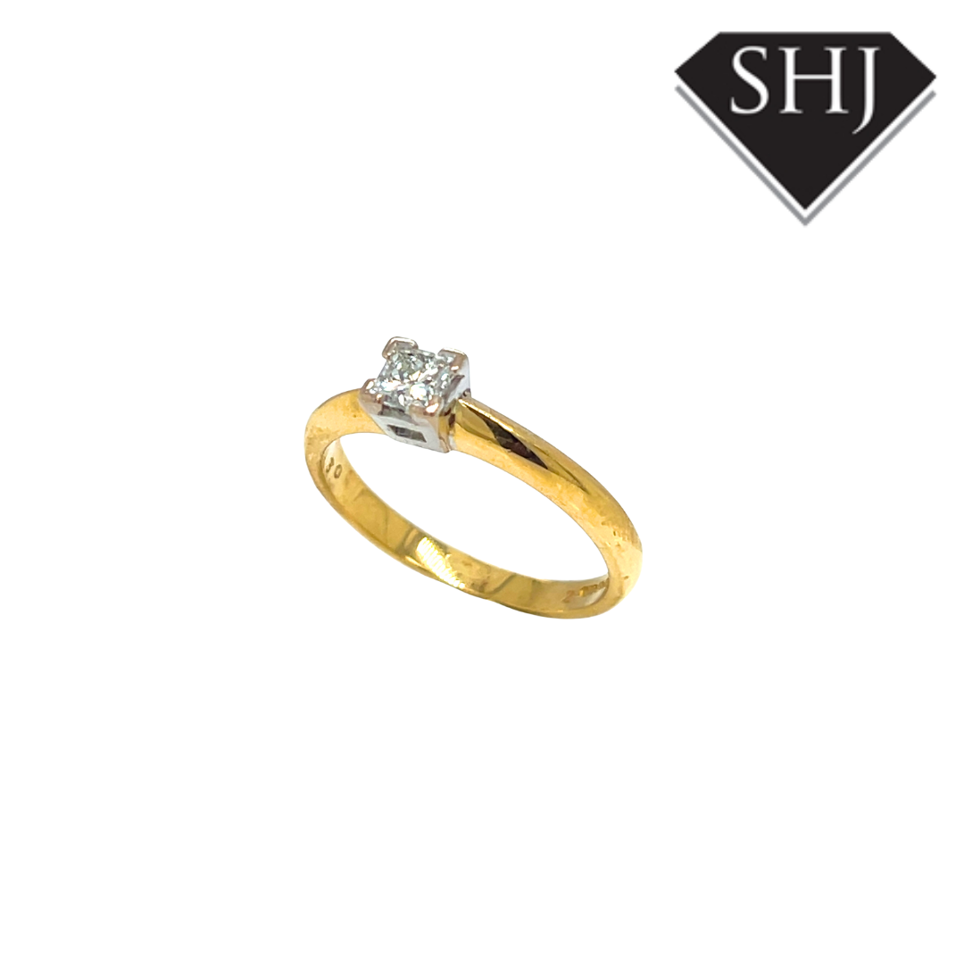 18ct Yellow/White Gold Princess Cut Diamond Ring