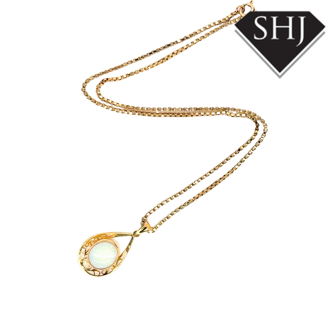 9ct Yellow Gold Opal Pendant & Chain