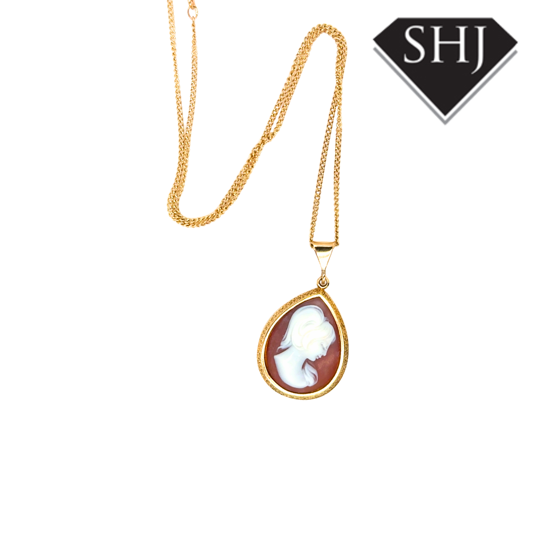 9ct Yellow Gold Cameo Pendant & Chain
