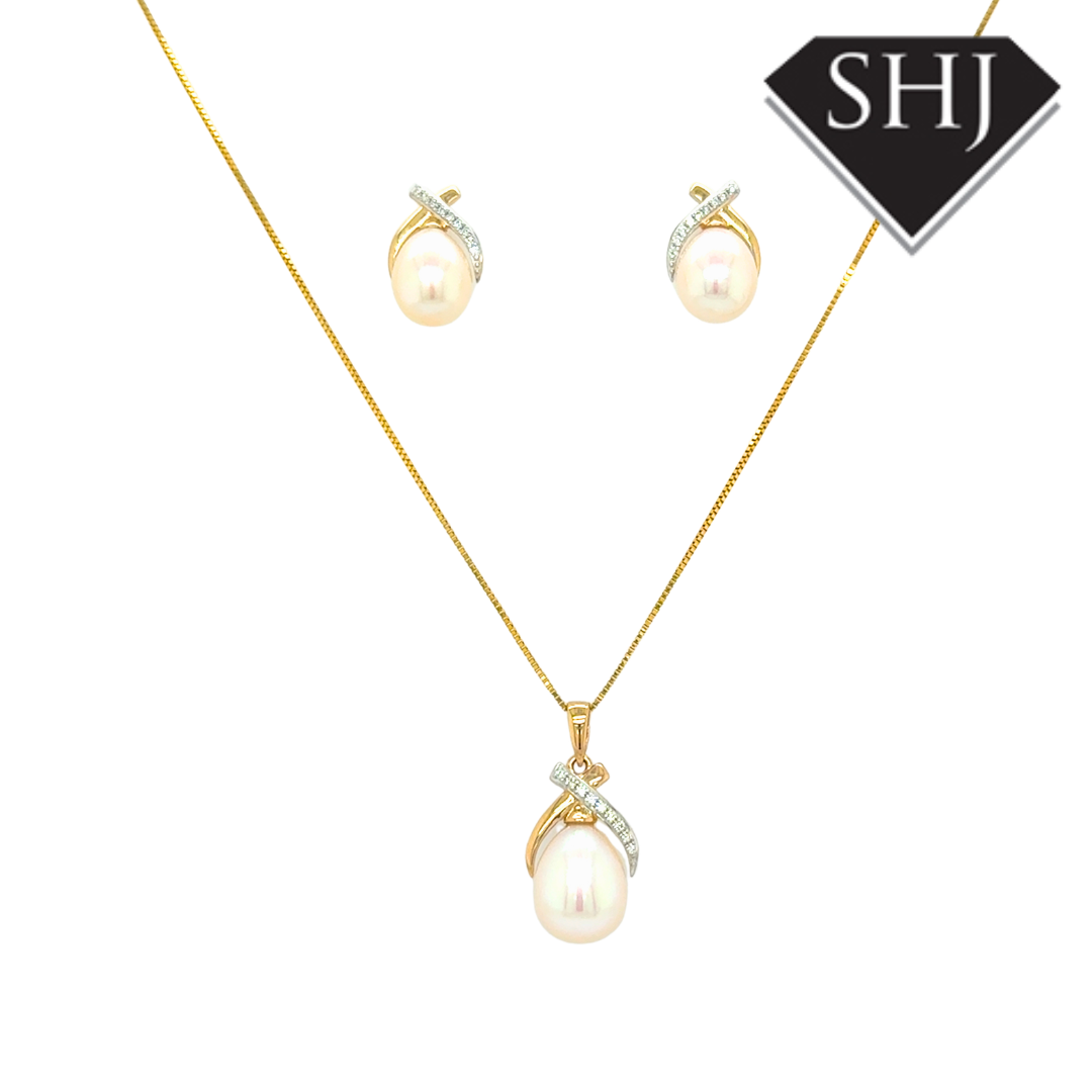 9ct Yellow Gold Pearl & 0.04ct Diamond Pendant & Chain