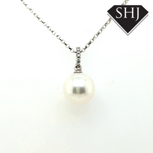 18ct White Gold CFW Pearl and Diamond Pendant