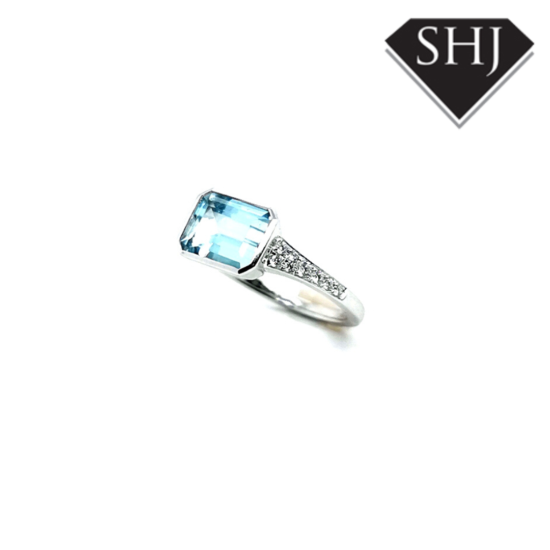 18ct White Gold Aqua and Diamond Ring 2.1ct
