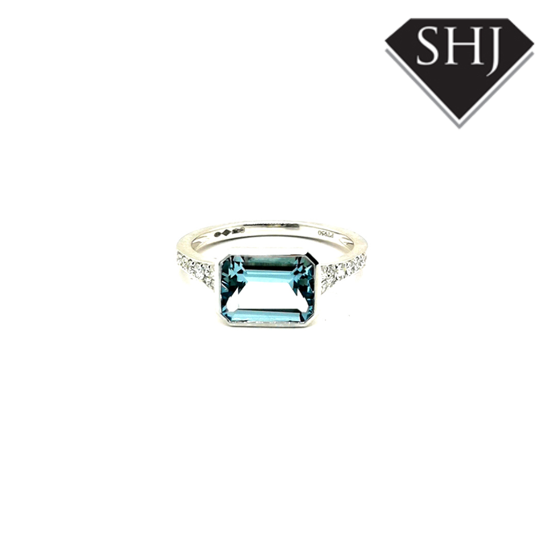 18ct White Gold Aqua and Diamond Ring 2.1ct