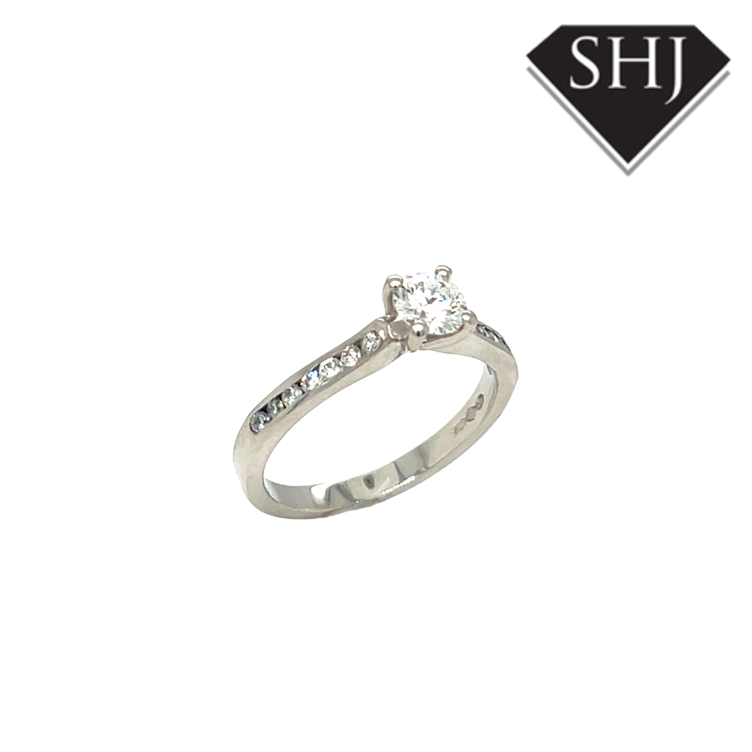 Platinum 0.40ct Diamond Solitaire 0.21ct Diamond Shoulders Ring