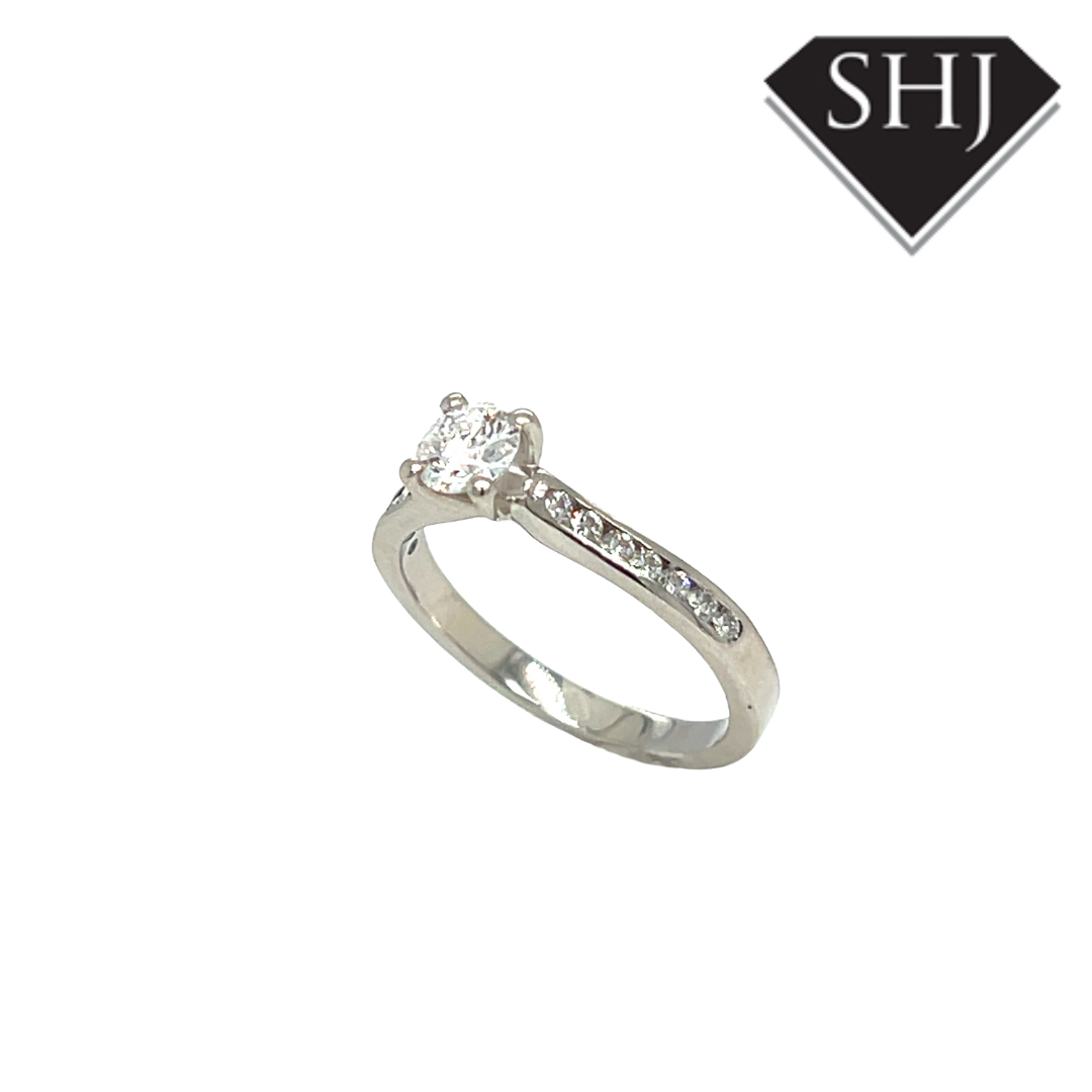 Platinum 0.40ct Diamond Solitaire 0.21ct Diamond Shoulders Ring
