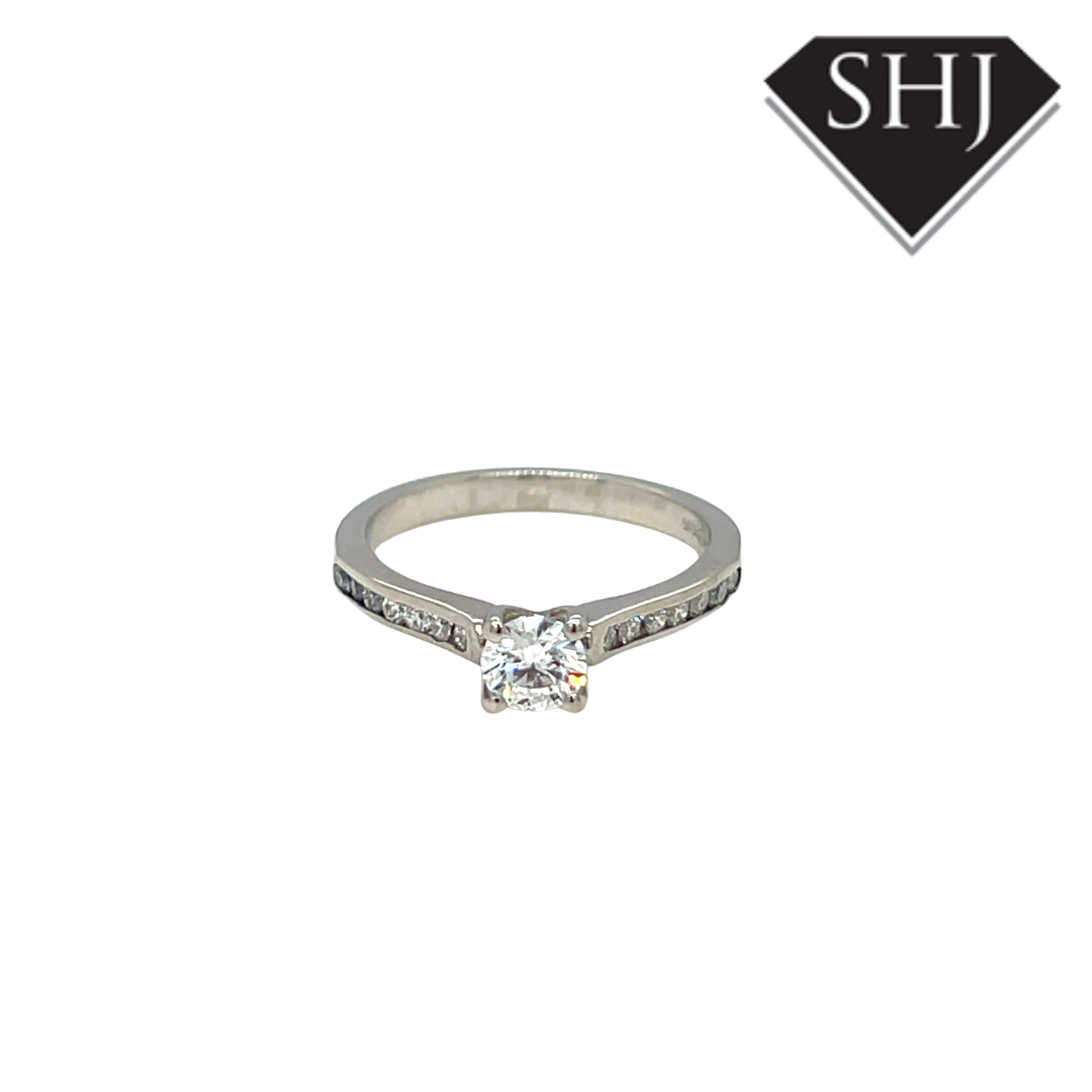 Platinum 0.40ct Diamond Solitaire 0.21ct Diamond Shoulders Ring