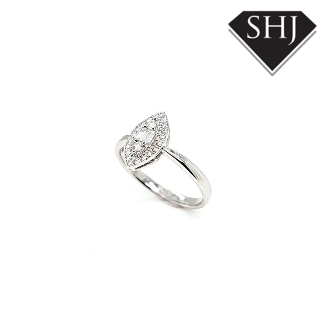 9ct White Gold Marquise Shaped Ring