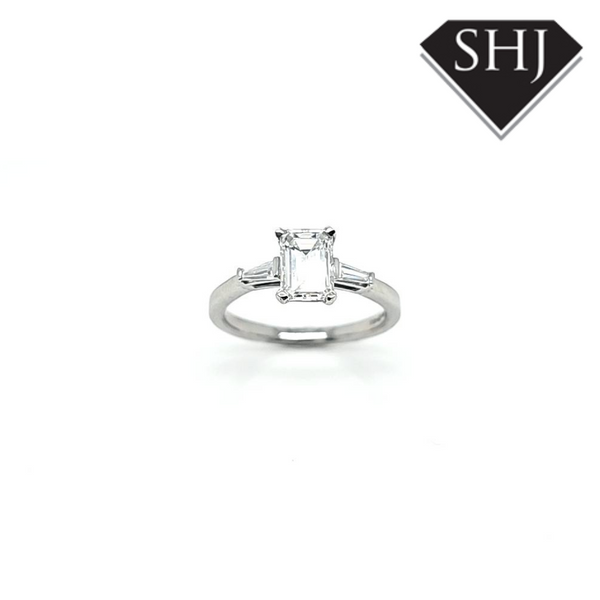 Platinum Diamond Single Stone Diamond Shoulder Ring