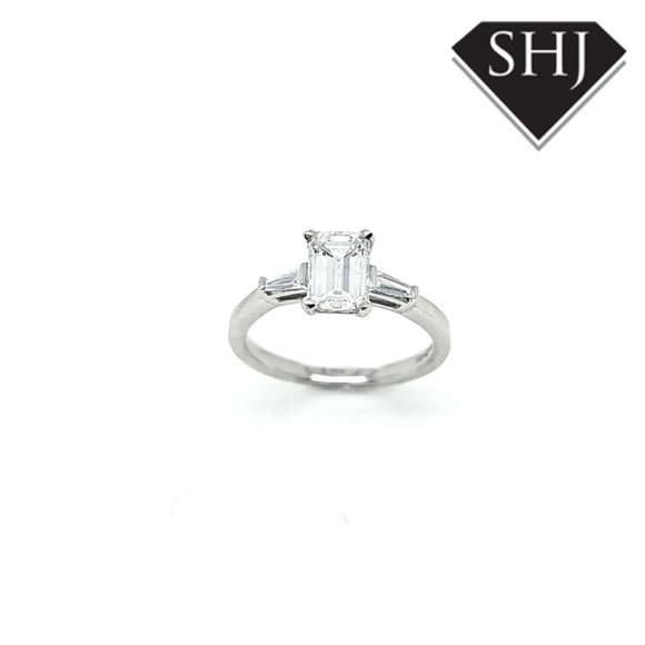 Platinum Diamond Single Stone Diamond Shoulder Ring