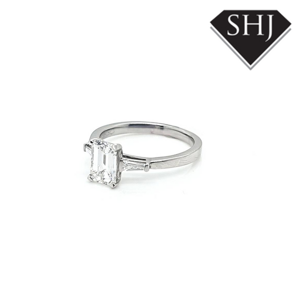 Platinum Diamond Single Stone Diamond Shoulder Ring