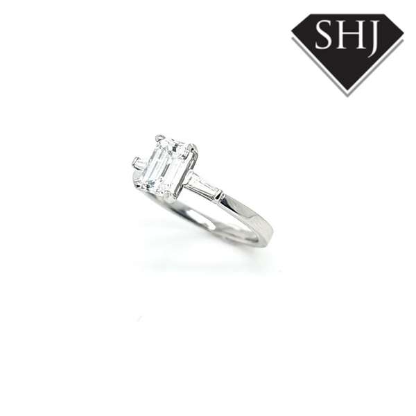 Platinum Diamond Single Stone Diamond Shoulder Ring