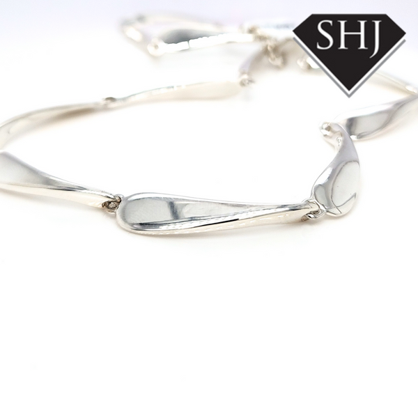 Silver Flat Pear Shaped Collar