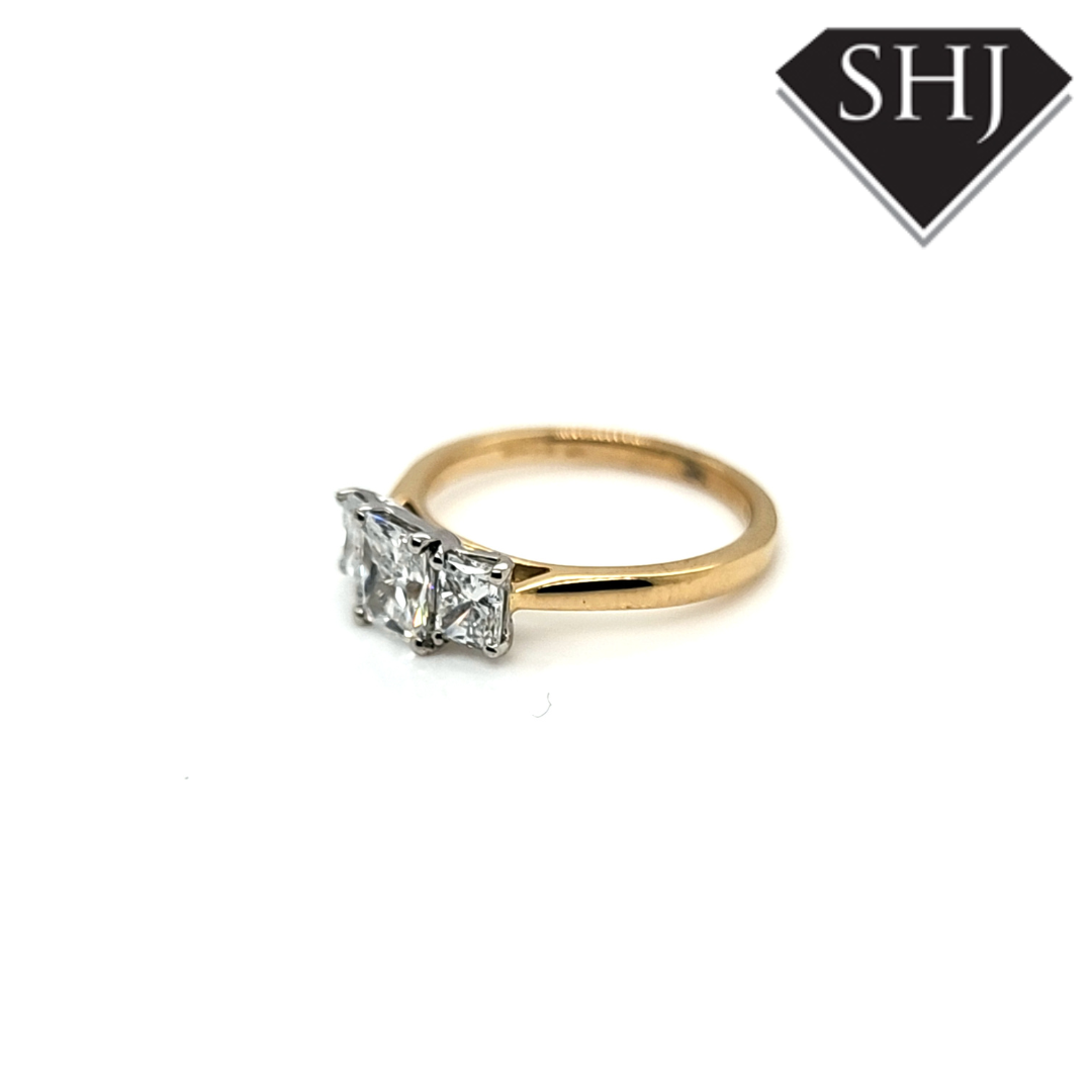 18ct Yellow Gold Diamond 3 Stone Ring