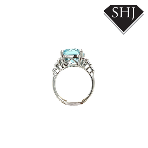 18ct White Gold Aqua and Diamond Ring