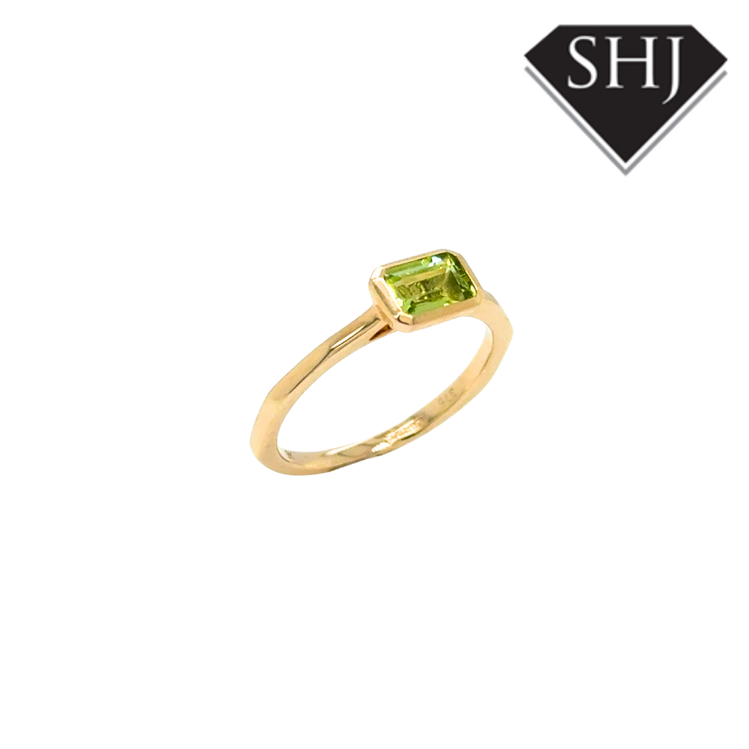 9ct Yellow Gold Emerald Cut Peridot Ring