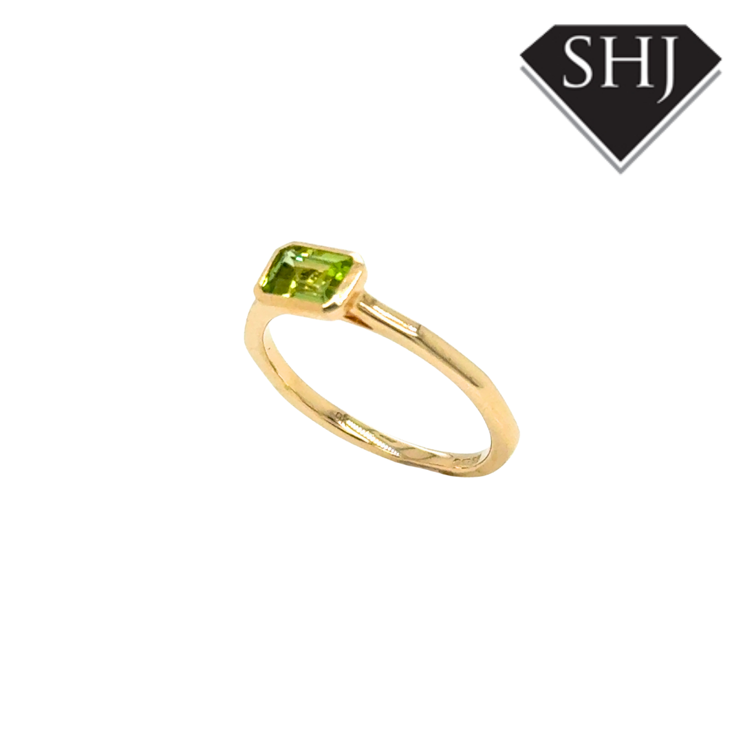 9ct Yellow Gold Emerald Cut Peridot Ring