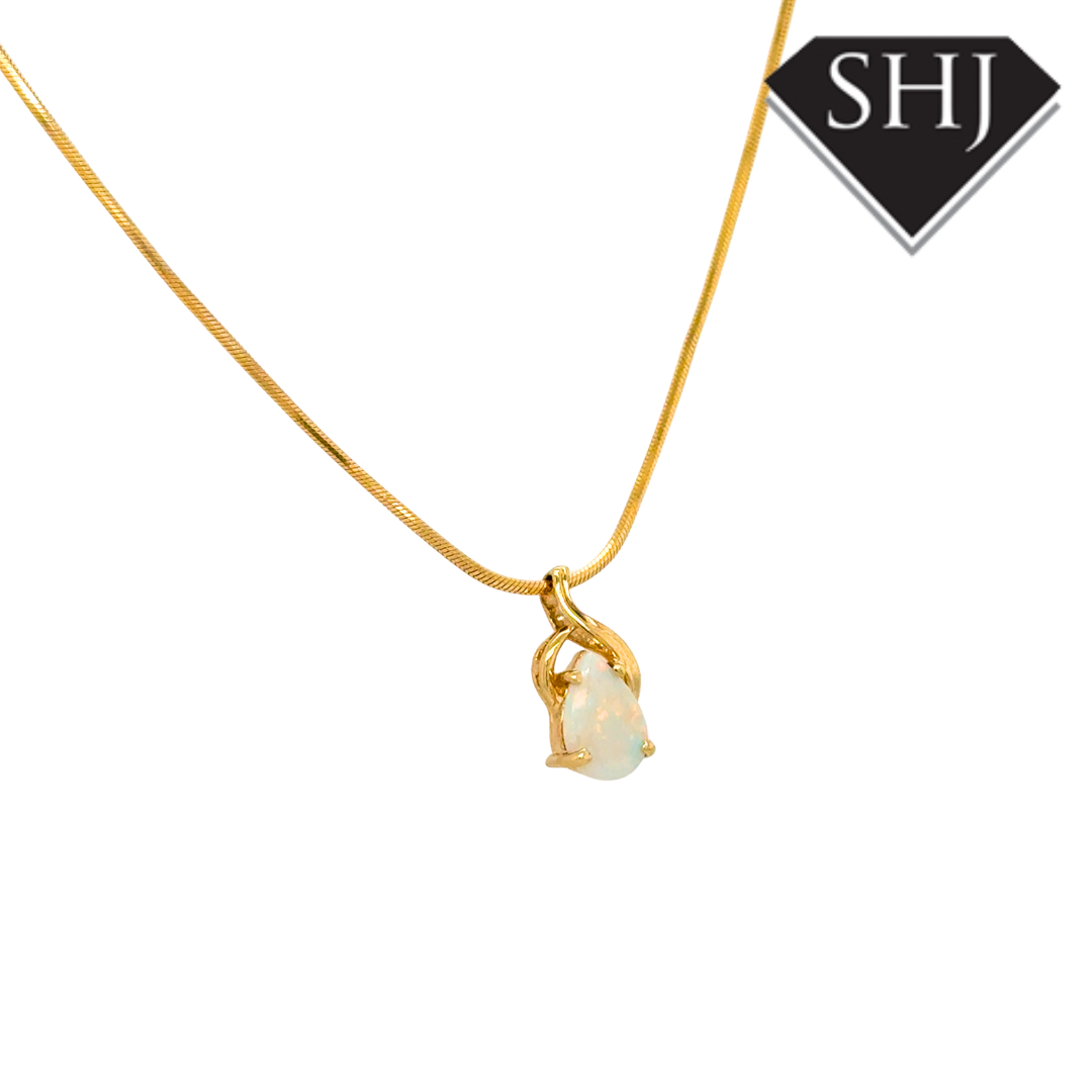 9ct Yellow Gold Opal Pendant & Chain