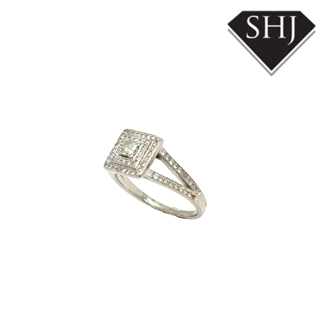 18ct White Gold Diamond Cluster Ring