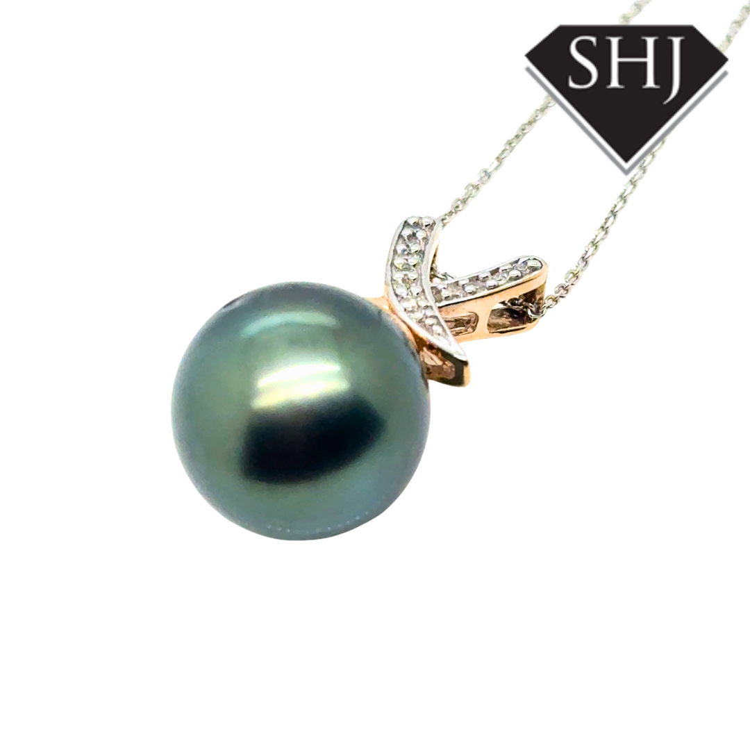 9ct Yellow Gold Tahitian Pearl Diamond Set Pendant & Chain