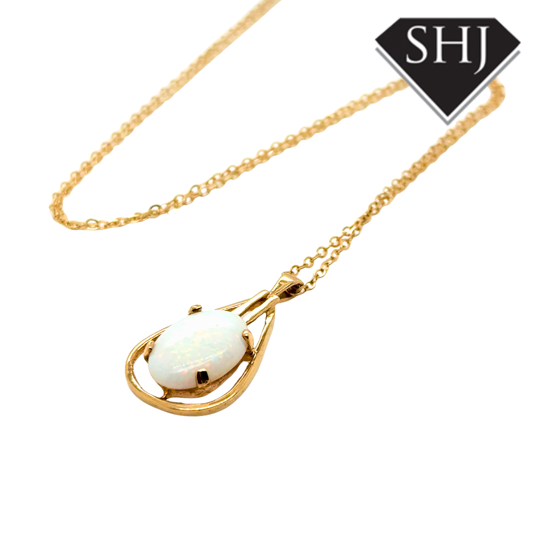 9ct Yellow Gold Opal Pendant & Chain