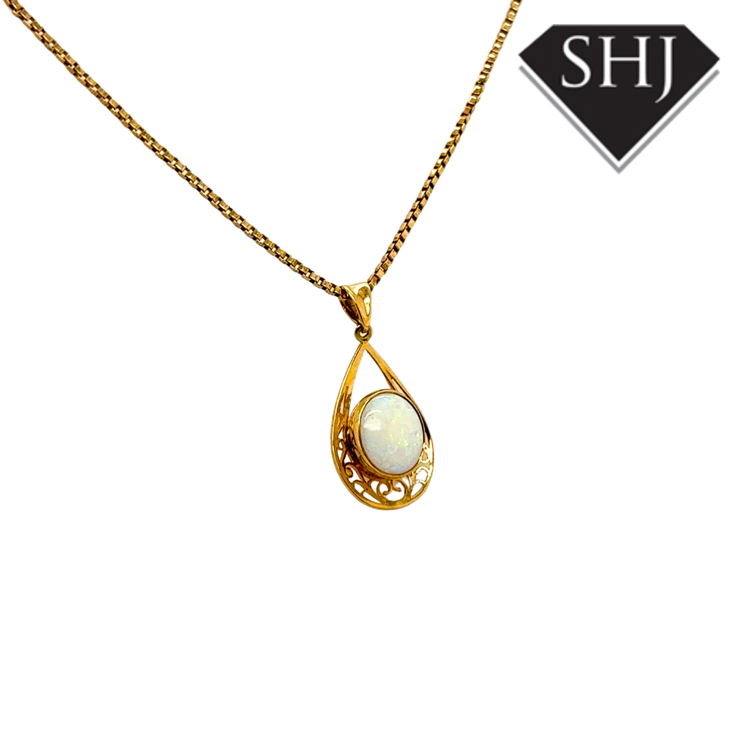 9ct Yellow Gold Opal Pendant & Chain