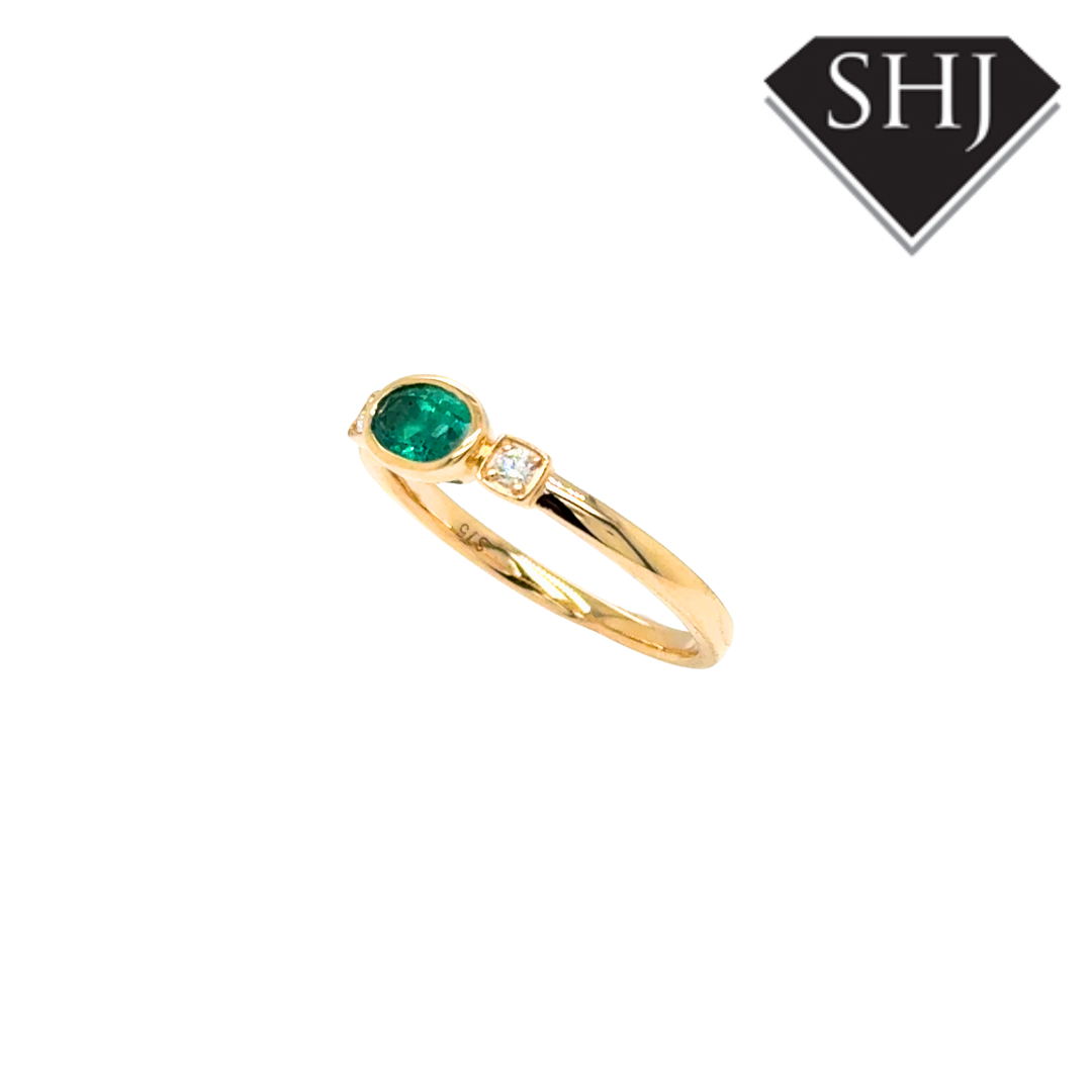 9ct Yellow Gold 0.50ct Emerald and 0.06ct Diamond Ring