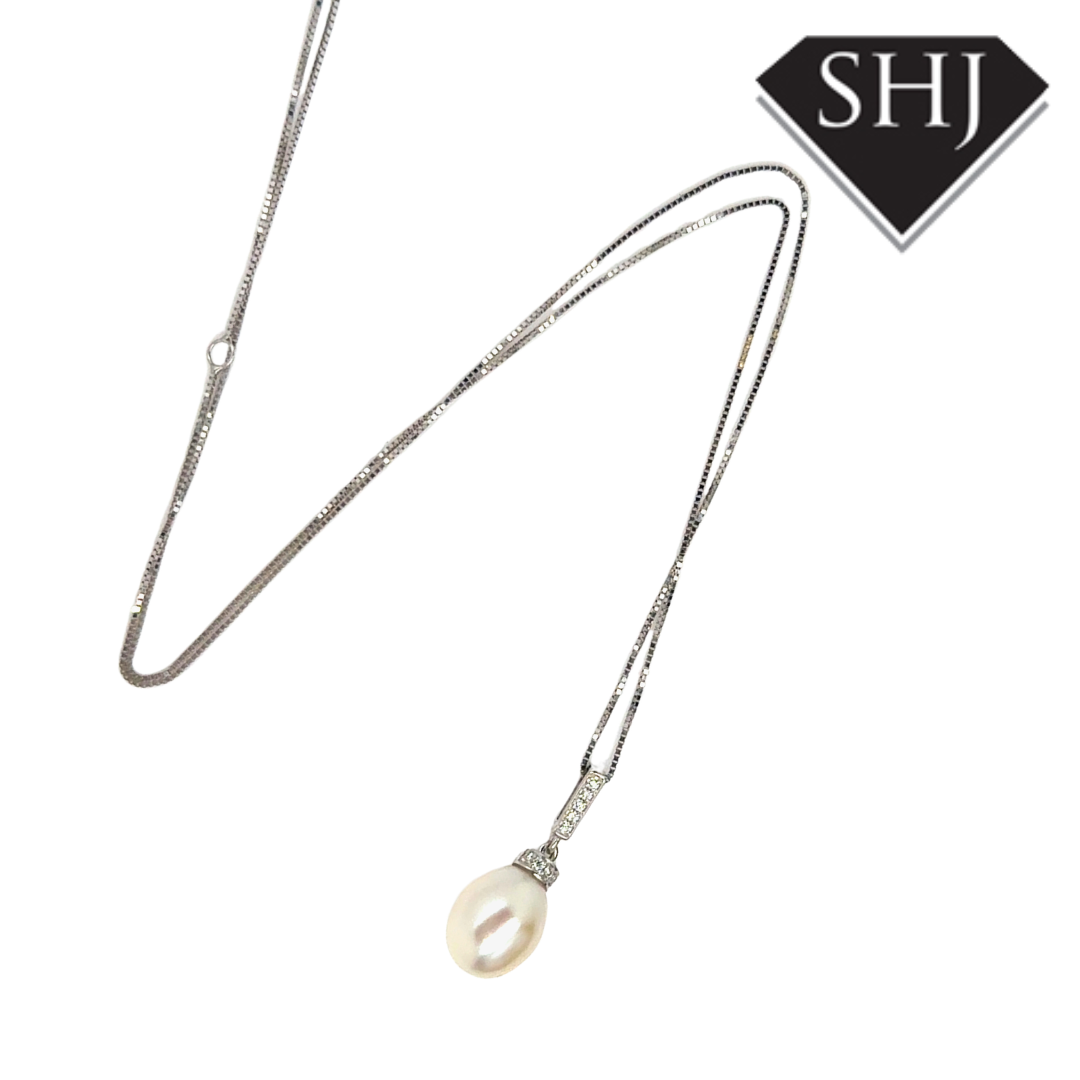 9ct White Gold Pearl & 0.04ct Diamond Pendant & Chain