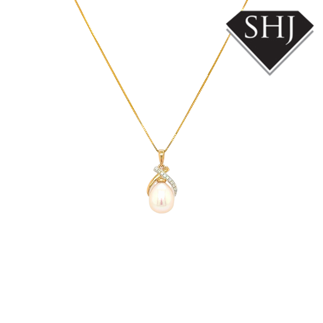 9ct Yellow Gold Pearl & 0.04ct Diamond Pendant & Chain