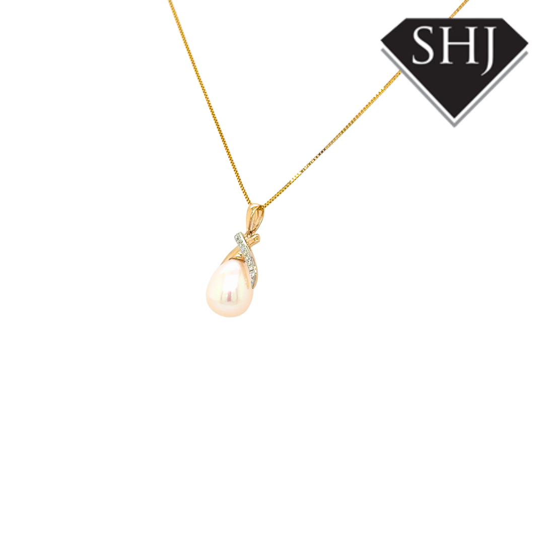 9ct Yellow Gold Pearl & 0.04ct Diamond Pendant & Chain