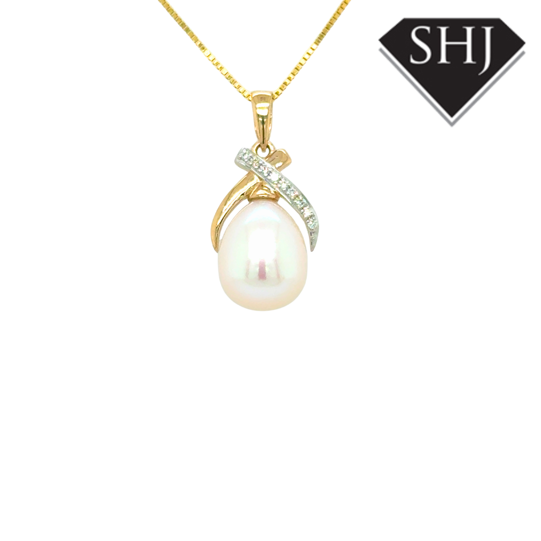 9ct Yellow Gold Pearl & 0.04ct Diamond Pendant & Chain