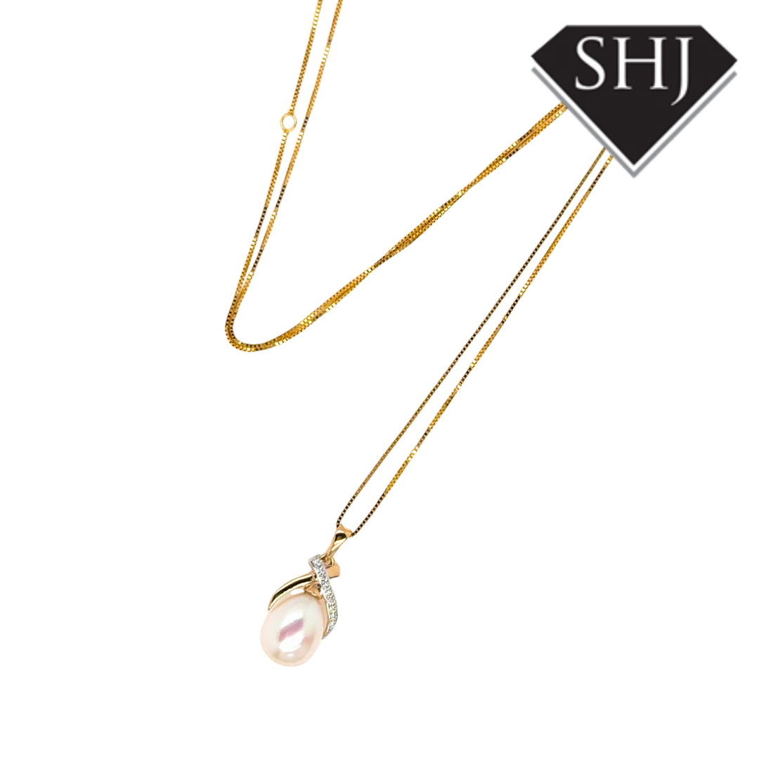 9ct Yellow Gold Pearl & 0.04ct Diamond Pendant & Chain