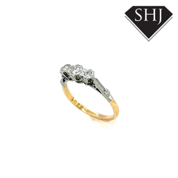 18ct Yellow Gold Grad 3 Stone Diamond Ring