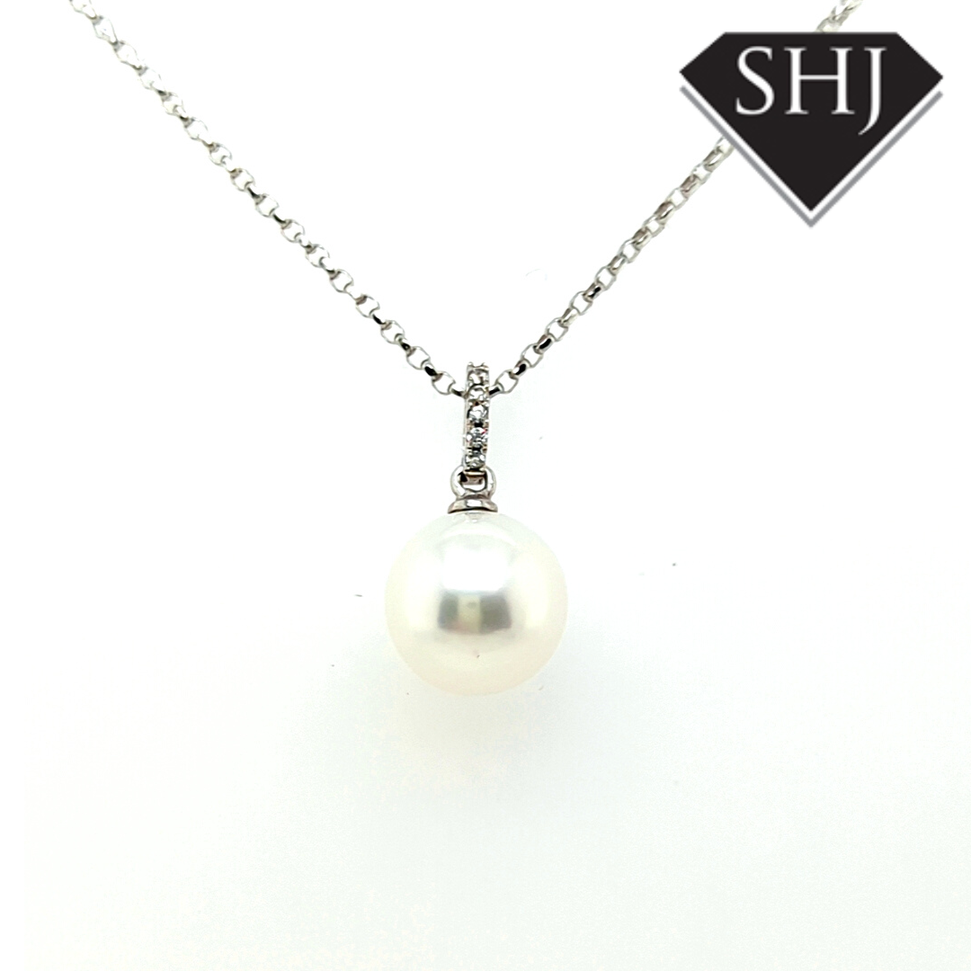18ct White Gold CFW Pearl and Diamond Pendant