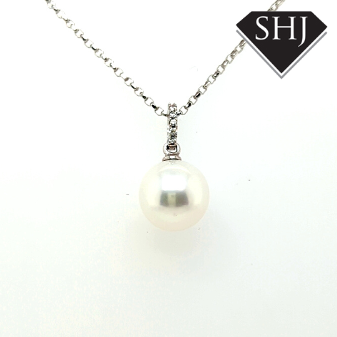 18ct White Gold CFW Pearl and Diamond Pendant