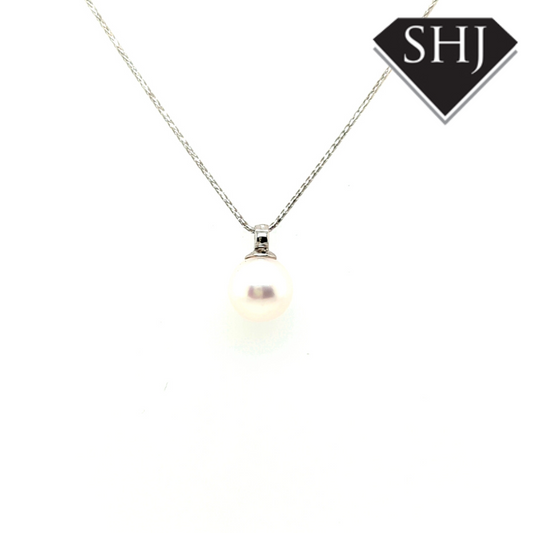 18ct White Gold Cultured Pearl Pendant